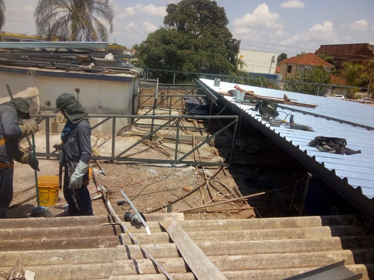 Demolição e Construção da 2ª Parte do Telhado