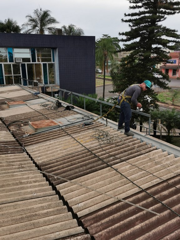 Demolição e Colocação da Platibanda Demolição e Colocação da Platibanda