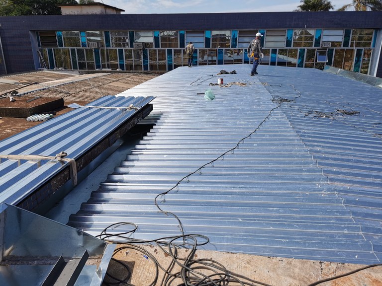 Demolição e Construção do Novo Telhado