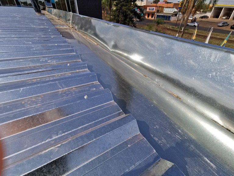 Demolição e Construção do Novo Telhado