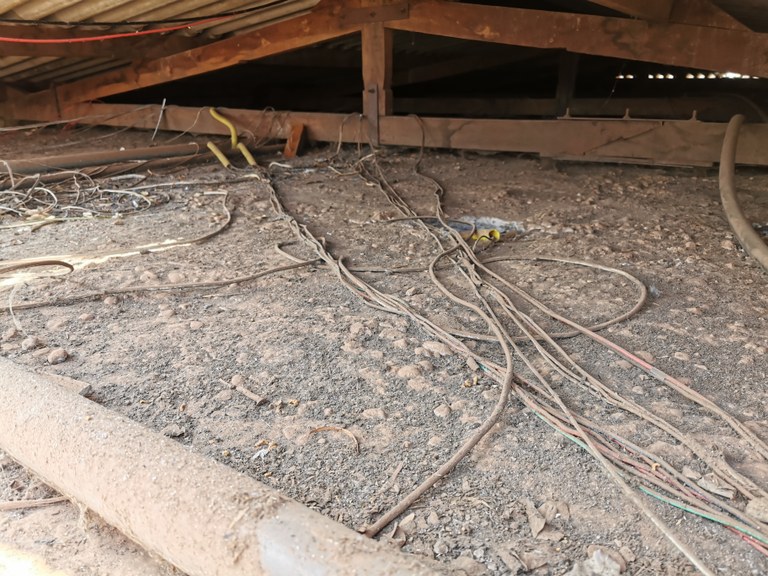 Demolição e Construção do Novo Telhado