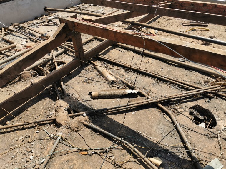 Demolição e Construção do Novo Telhado