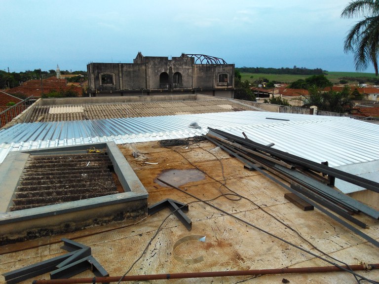 Demolição e Construção da 2ª Parte do Telhado