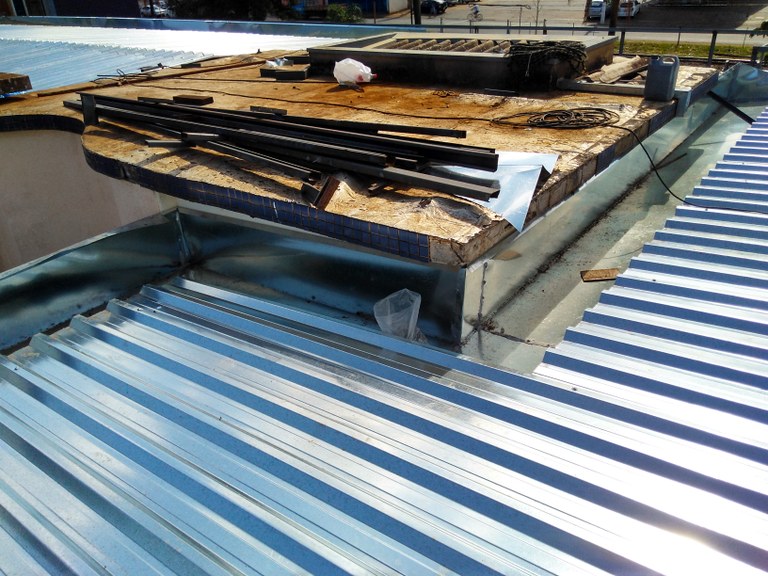 Demolição e Construção da 2ª Parte do Telhado