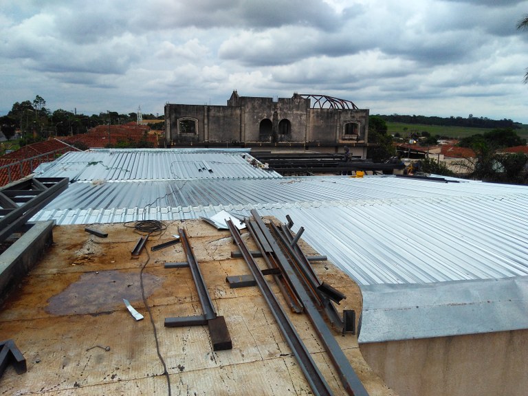 Demolição e Construção da 2ª Parte do Telhado