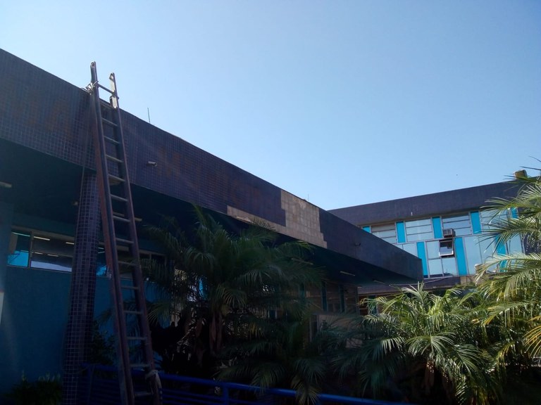 Falta de Pastilhas na Fachada