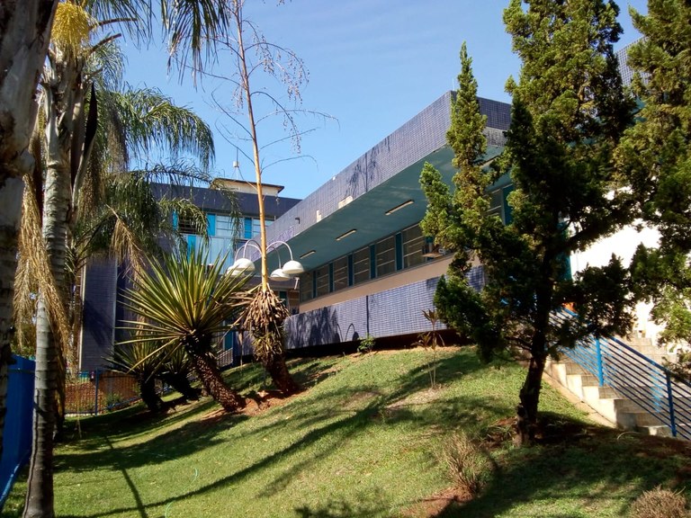 Falta de Pastilhas na Fachada