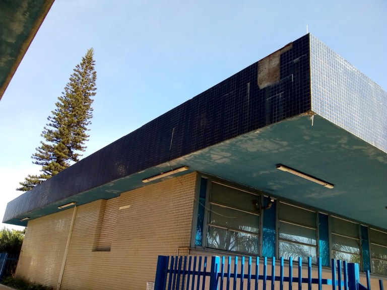 Falta de Pastilhas na Fachada