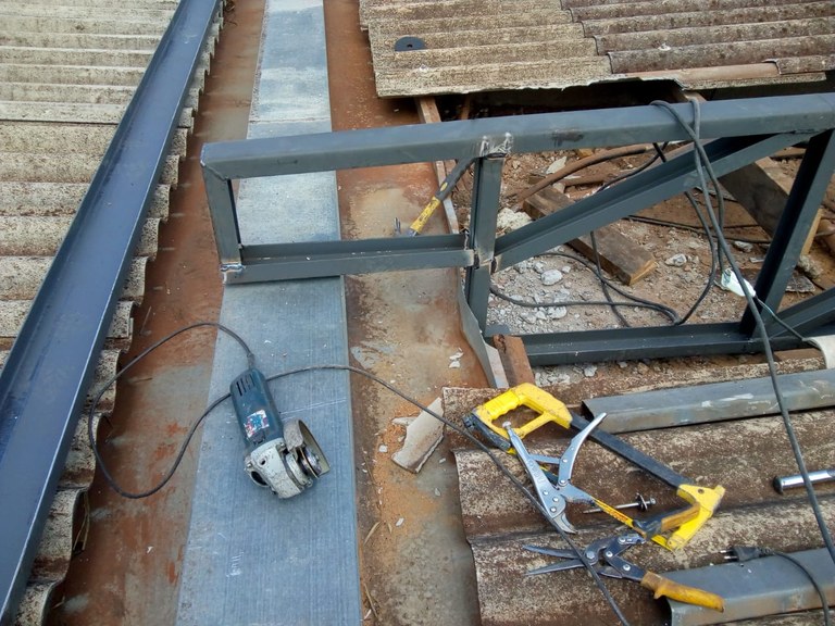 Demolição e Construção da 2ª Parte do Telhado