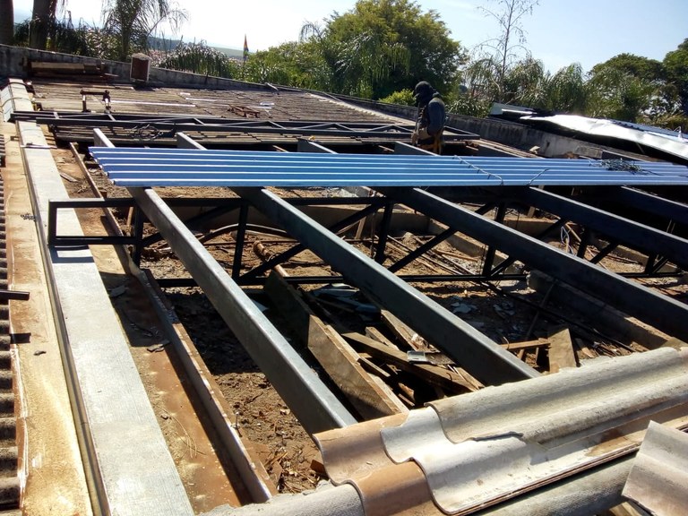 Demolição e Construção da 2ª Parte do Telhado