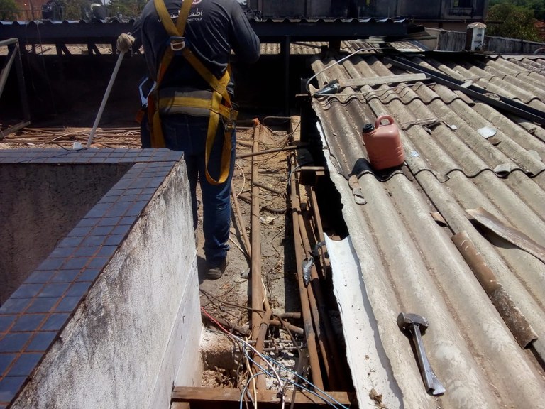 Demolição e Construção da 2ª Parte do Telhado