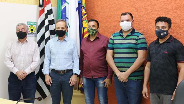 Prefeito Dirceu Pano, Deputado General Peternelli, Adriano Arruda (chefe de Gabinete), Zé Roberto (presidente legislativo), Luzimar Baianinho (vice-prefeito). Prefeito Dirceu Pano, Deputado General Peternelli, Adriano Arruda (chefe de Gabinete), Zé Roberto (presidente legislativo), Luzimar Baianinho (vice-prefeito).