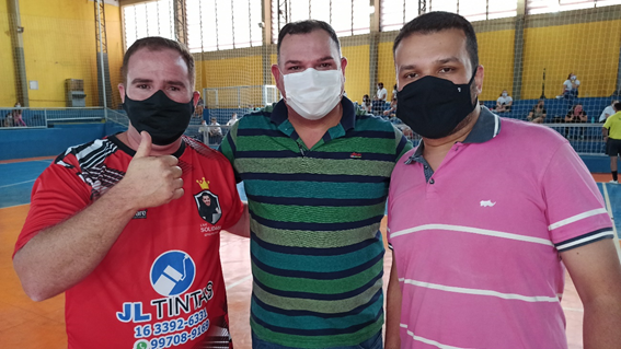 Vereador Leandro Mancha, Zé Roberto – presidente do legislativo e o vereador Diego Rodrigues. (Imagem: Denílson Lopes de Andrade) Vereador Leandro Mancha, Zé Roberto – presidente do legislativo e o vereador Diego Rodrigues. (Imagem: Denílson Lopes de Andrade)